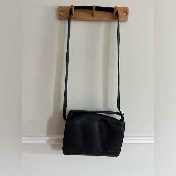 Derek Alexander Bristol medium crossbody in black leather - Picture 12 of 13
